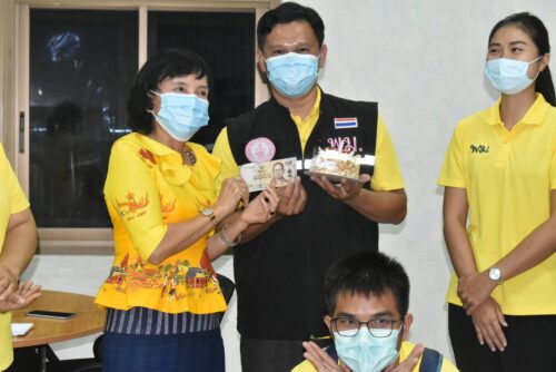 จัดกิจกรรมมอบของขวัญ เพื่อเสริมสร้างขวัญและกำลังใจและสร้างแรงจูงใจ ในการปฏิบัติหน้าที่ให้มีประสิทธิภาพ