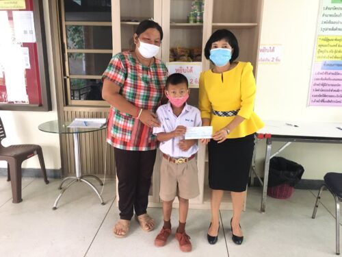 พมจ.ยโสธร มอบเงินกองทุนคุ้มครองเด็ก เพื่อเป็นการช่วยเหลือเด็กและครอบครัวที่ประสบปัญหาความเดือดร้อน