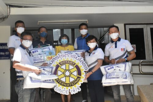 พมจ.ยโสธร รับมอบมุ้งจำนวน 20 หลัง  จากประธานสโมสรโรตารียโสธร  ผู้ช่วยผู้ว่าการภาค และสมาชิกสโมสรโรตารี