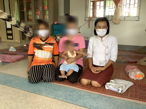 พมจ.ยโสธร ลงพื้นที่เยี่ยมบ้านเพื่อประเมินสภาวะครอบครัว แก่ผู้ขอรับเด็กเป็นบุตรบุญธรรม