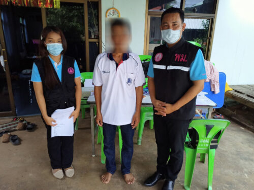 พมจ.ยโสธร ลงพื้นที่สอบข้อเท็จจริงผู้สูงอายุ และด็กที่มีสิทธิได้รับเงินเยียวยากลุ่มเปราะบาง ตามมติคณะรัฐมนตรีเบิกจ่ายเงินเยียวยา 3,000 บาท