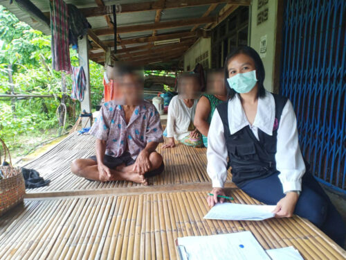พมจ.ยโสธร ลงพื้นที่สอบข้อเท็จจริงผู้สูงอายุ และเด็ก ที่มีสิทธิได้รับเงินเยียวยากลุ่มเปราะบางตามมติคณะรัฐมนตรี เบิกจ่ายเงินเยียวยา 3,000  บาท