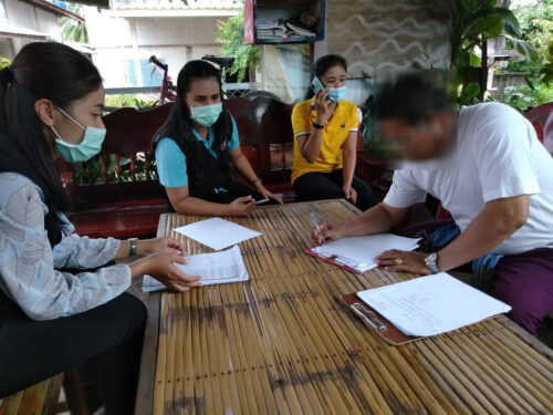 พมจ.ยโสธร ยลงพื้นที่สอบข้อเท็จจริงผู้สูงอายุ และเด็ก ที่มีสิทธิได้รับเงินเยียวยา กลุ่มเปราะบาง ตามมติคณะรัฐมนตรีเบิกจ่ายเงินเยียวยา 3,000 บาท