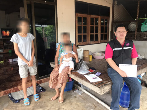 ลงพื้นที่สอบข้อเท็จผู้พิการ ที่มีสิทธิได้รับเงินเยียวยากลุ่มเปราะบางตามมติคณะรัฐมนตรีเบิกจ่ายเงินเยียวยา 3,000 บาท