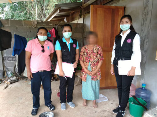พมจ.ยโสธร ลงพื้นที่สอบข้อเท็จจริงผู้สูงอายุ และเด็ก ที่มีสิทธิได้รับเงินเยียวยา กลุ่มเปราะบาง ตามมติคณะรัฐมนตรีเบิกจ่ายเงินเยียวยา 3,000 บาท