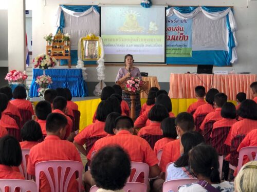 พมจ.ยโสธร ร่วมเป็นเกียรติในการเปิดอบรมโครงการสานสัมพันธ์ครอบครัวอบอุ่นชุมชนเข้มแข็ง ซึ่งได้รับการสนับสนุนงบประมาณจากองทุนส่งเสริมการจัดสวัสดิการสังคมจังหวัดยโสธร ประจำปี 2563