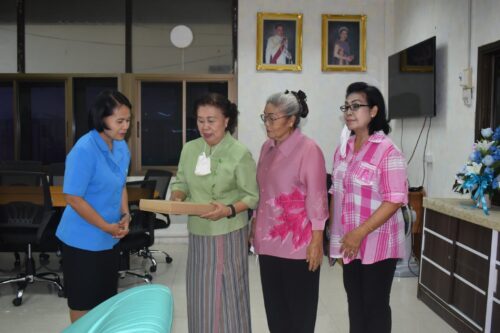 ประธานชมรมแม่ดีเด่นแห่งชาติ ประจำจังหวัดยโสธร พร้อมด้วยคณะ ร่วมแสดงความยินดีกับ พมจ.ใหม่