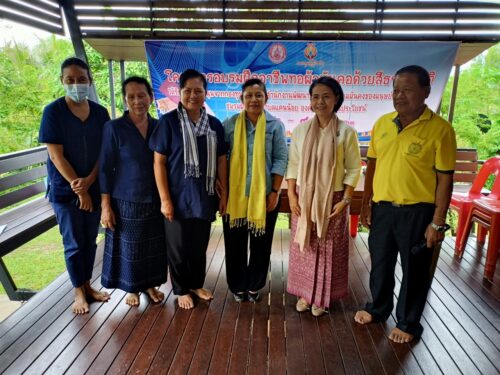 โครงการทอผ้าพันคอด้วยสีธรรมชาติ