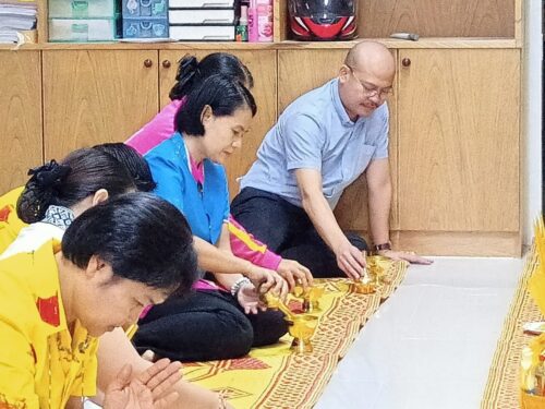 พมจ.ยโสธรทำบุญเลี้ยงพระพร้อมกับคณะทีม one home