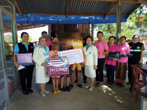 ลงพื้นที่เยี่ยมบ้านพร้อมให้กำลังใจแก่ผู้ประสบปัญหาทางสังคม