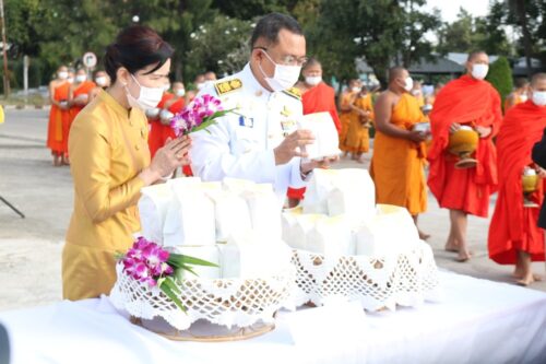 พิธีทำบุญตักบาตรถวายพระราชกุศล