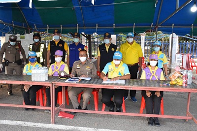 ร่วมออกตรวจเยี่ยมและให้กำลังใจแก่เจ้าหน้าที่ผู้ปฏิบัติงานประจำจุดตรวจคัดกรองเพื่อเฝ้าระวังและป้องกันการแพร่ระบาดของโรคติดเชื้อไวรัสโคโรน่า 2019 (COVID-19)
