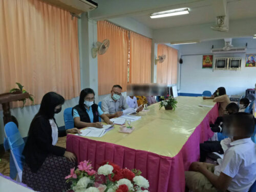 ลงพื้นที่เพื่อติดต่อประสานงานโรงเรียนเพื่อช่วยเหลือเงินสงเคราะห์เด็กในครอบครัวยากจน