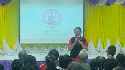 เป็นวิทยากรบรรยายความรู้เรื่องส่งเสริมการสร้างเครือข่ายในการดูแลผู้สูงอายุในชุมชนและส่งเสริมความรู้เรื่องสิทธิ์หน้าที่และสวัสดิการต่างๆที่ผู้สูงอายุควรได้รับตามกฏหมาย ผู้สูงอายุที่เข้าร่วมโครงการ รุ่นที่1