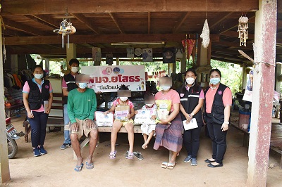 พม.ยโสธร ลงพื้นที่ให้การช่วยเหลือผู้ได้รับผลกระทบจากสถานการณ์การแพร่ระบาดของโรคติดเชื้อไวรัสโคโรนา 2019 (COVID-19)