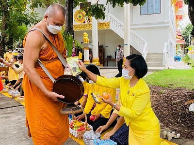 พิธีทำบุญตักบาตรพระสงฆ์ถวายเป็นพระราชกุศล พระบาทสมเด็จ พระบรมชนกาธิเบศร มหาภูมิพลอดุลยเดชมหาราช บรมนาถบพิตร