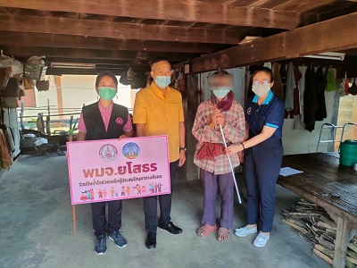 พม.ยโสธร ลงพื้นที่มอบไม้เท้าขาว (สนับสนุนจากสมาคมประชาคมคนตาบอดไทย)ให้แก่ผู้พิการทางการมองเห็น