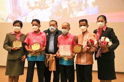 เข้ารับรางวัลองค์กรที่มีกิจกรรมทางสังคมดีเด่น และรางวัล อพม.ดีเด่น ประจำปี 2564
