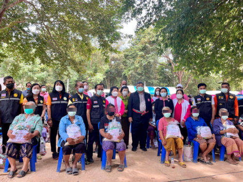 พม.ยโสธร ร่วมมอบสิ่งของช่วยเหลือผู้ประสบอุทกภัย จังหวัดศรีสะเกษ
