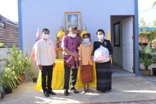 พมจ.ยโสธร ร่วมมอบเครื่องอุปโภค บริโภค แก่ผู้สูงวัย (กลุ่มเปราะบาง) ที่มีที่พักอาศัยไม่มั่นคง
