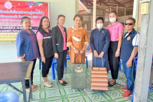 โครงการฝึกอบรมอาชีพตามกิจกรรมสร้างชีวิตใหม่ให้แก่สตรีและครอบครัว หลักสูตรผลิตภัณฑ์จากเส้นพลาสติก